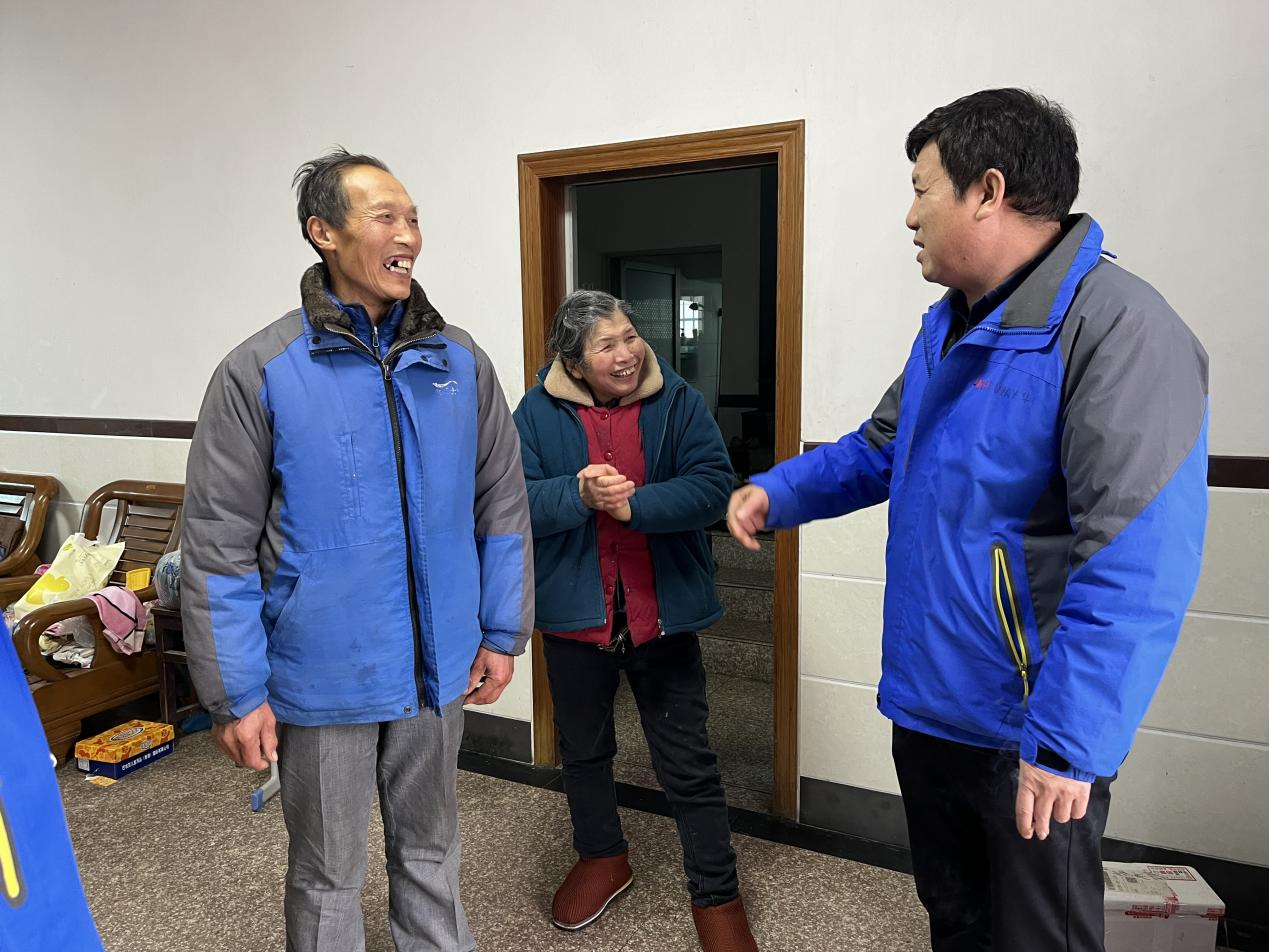 虎年新春，新宝5注册,新宝5测速注册登录入口工会开展慰问退休职工活动(图2)